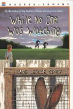 Capa de While no one was watching