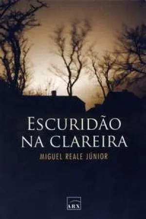 Escuridão na clareira
