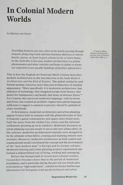 Capa de Colonial Modern