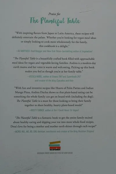 Capa de The plantiful table