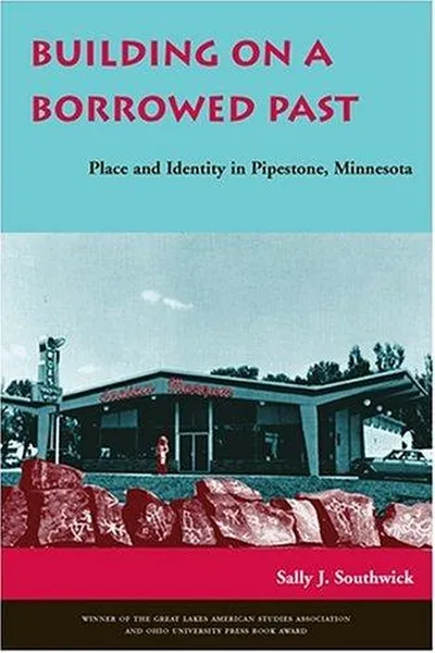 Capa de Building on a borrowed past