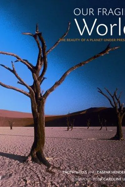 Capa de Our Fragile World