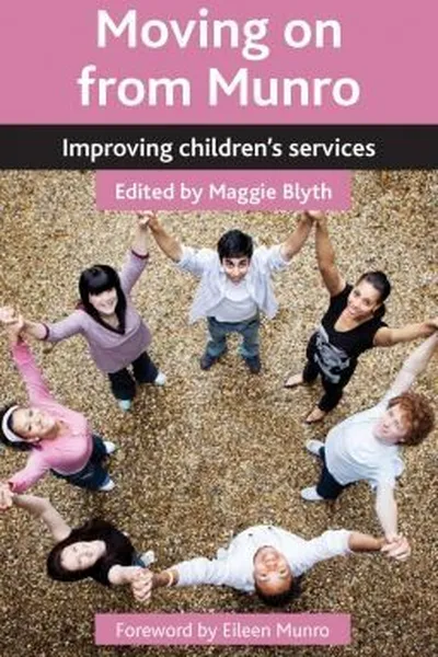 Capa de Moving On From Munro Improving Childrens Services