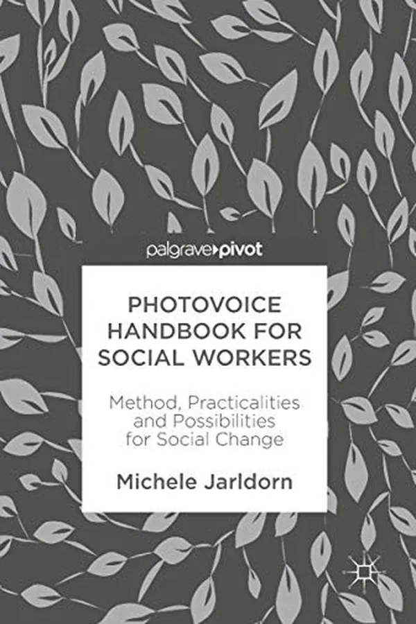 Capa de Photovoice Handbook for Social Workers