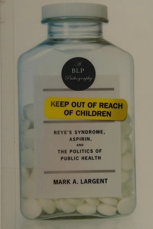 Capa de Keep out of reach of children