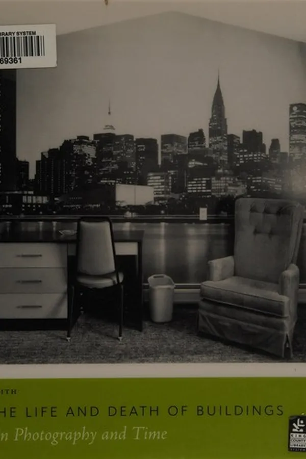 Capa de The life and death of buildings