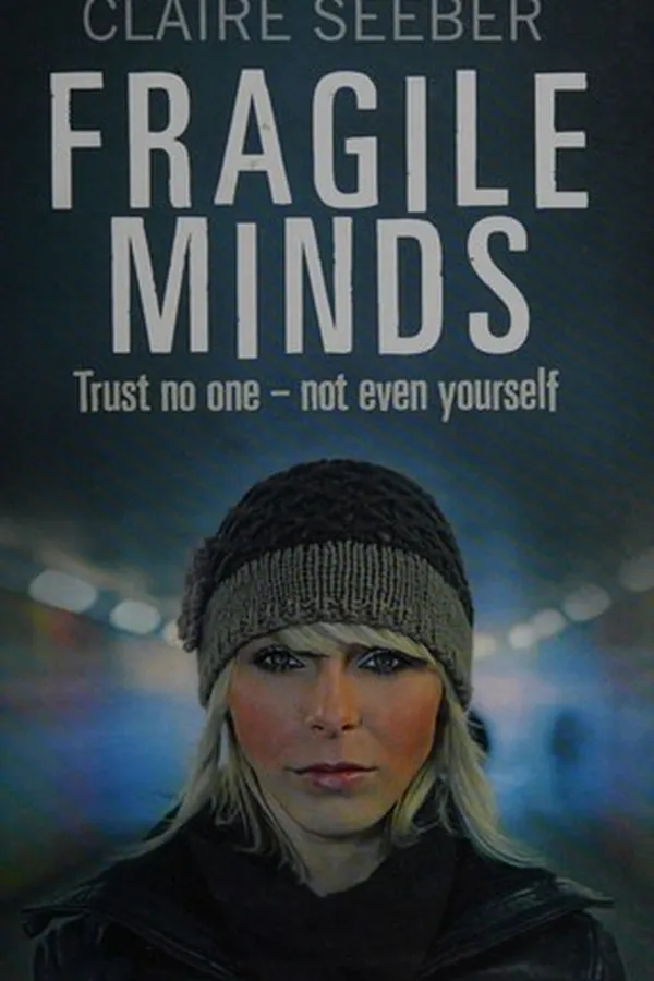 Capa de Fragile Minds