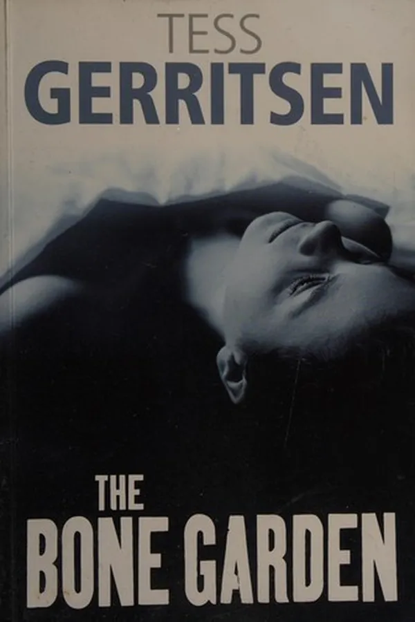 Capa de The bone garden