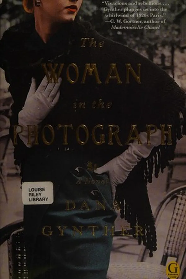 Capa de The woman in the photograph