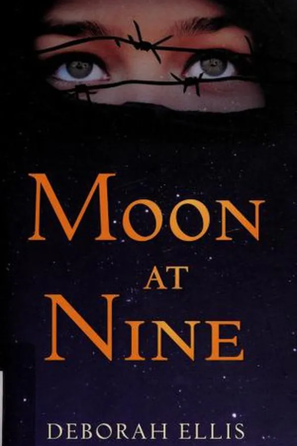 Capa de Moon at nine