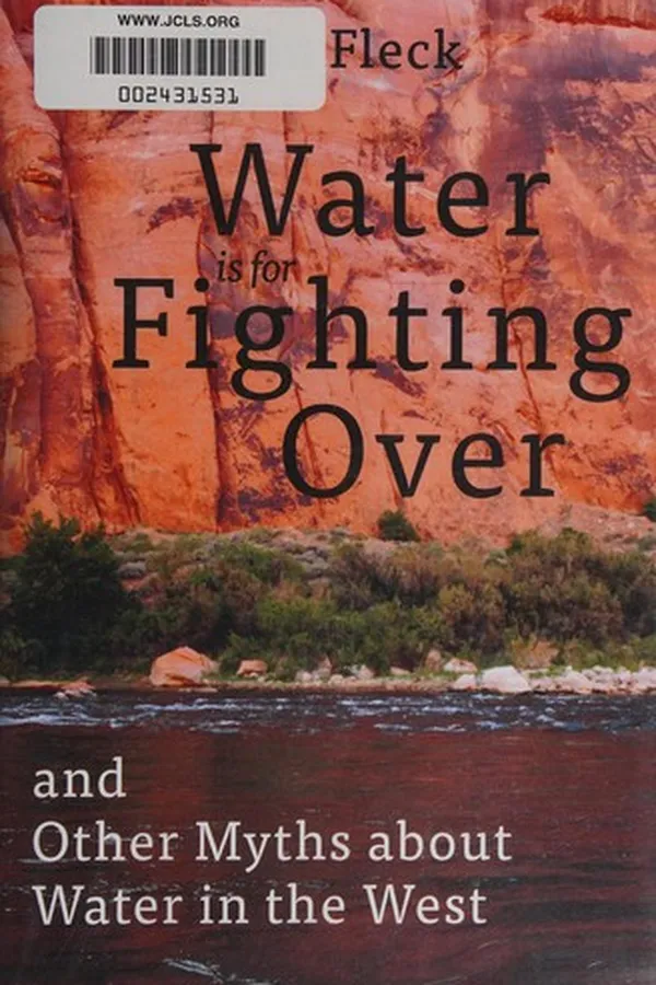 Capa de Water is for fighting over