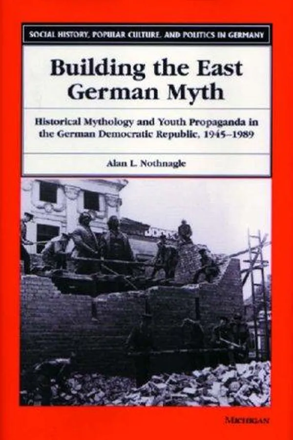 Capa de Building the East German Myth
