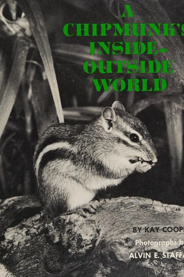 Capa de A chipmunk's inside-outside world