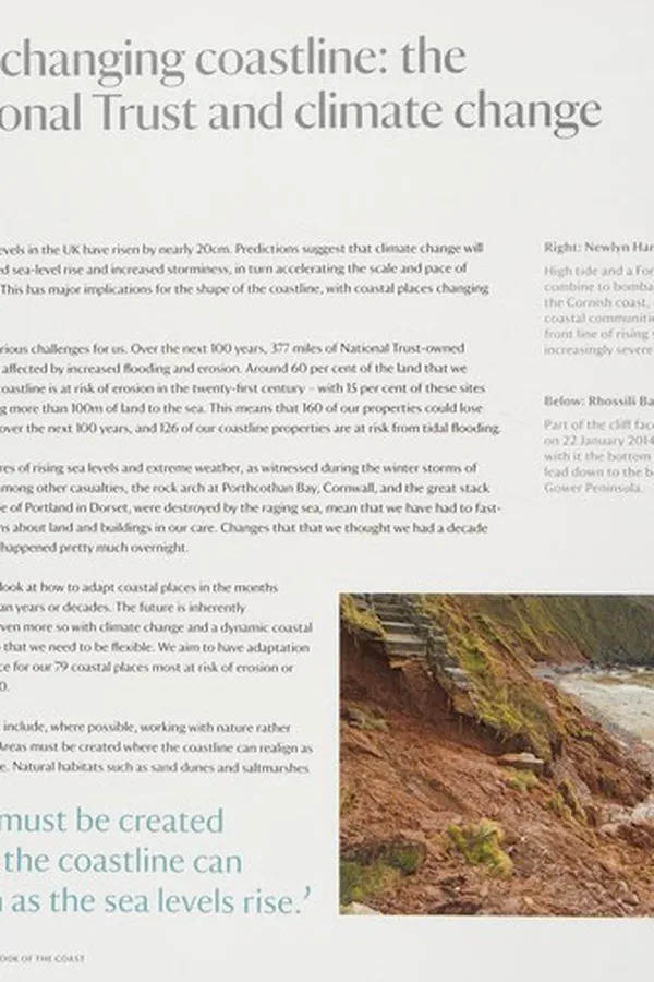 Capa de The National Trust book of the coast