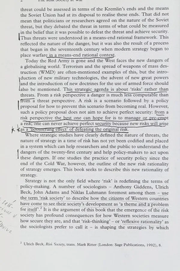 Capa de RISK SOCIETY AT WAR: TERROR, TECHNOLOGY AND STRATEGY IN THE TWENTY-FIRST CENTURY