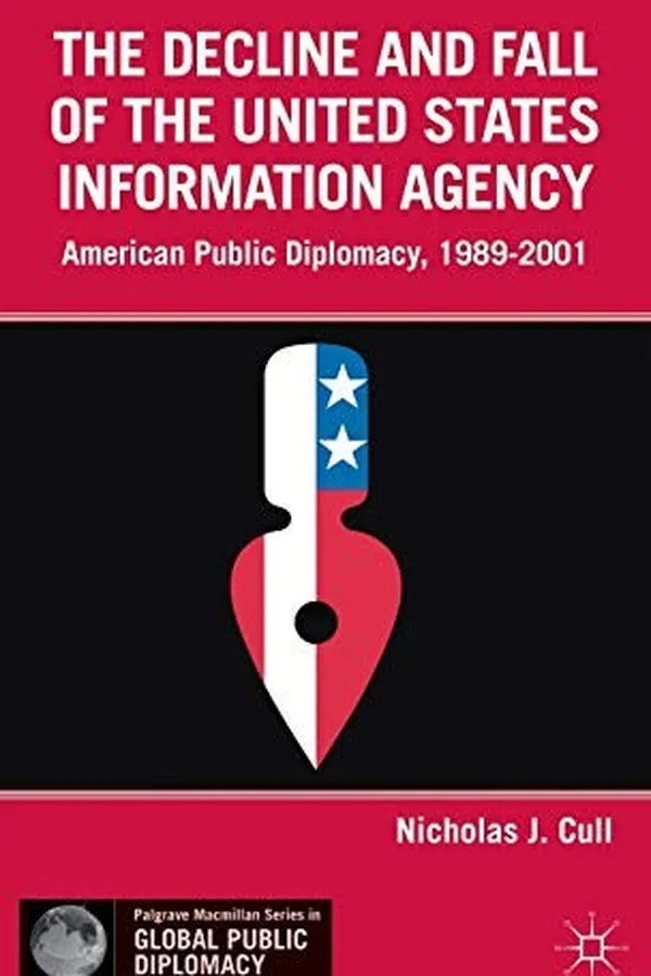 Capa de The decline and fall of the United States Information Agency