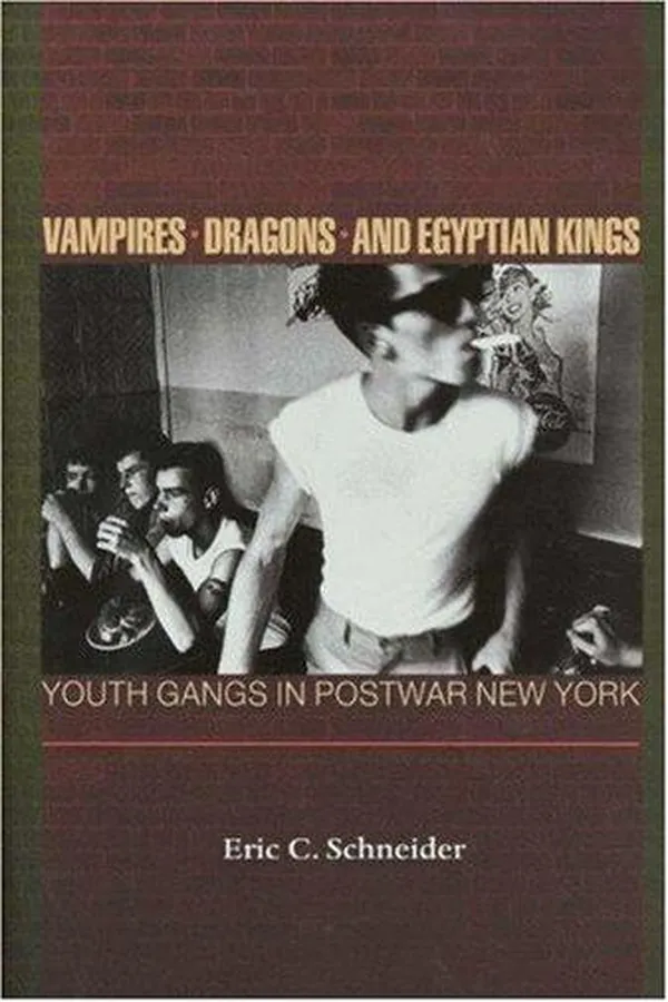 Capa de Vampires, Dragons, and Egyptian Kings