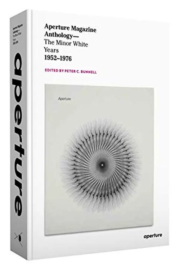 Capa de The Aperture magazine anthology