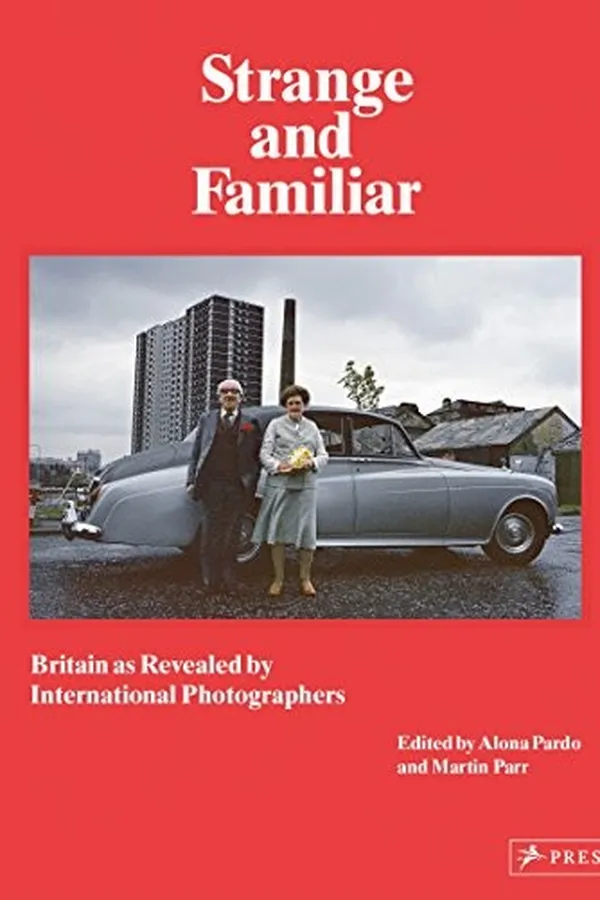 Capa de Strange and familiar