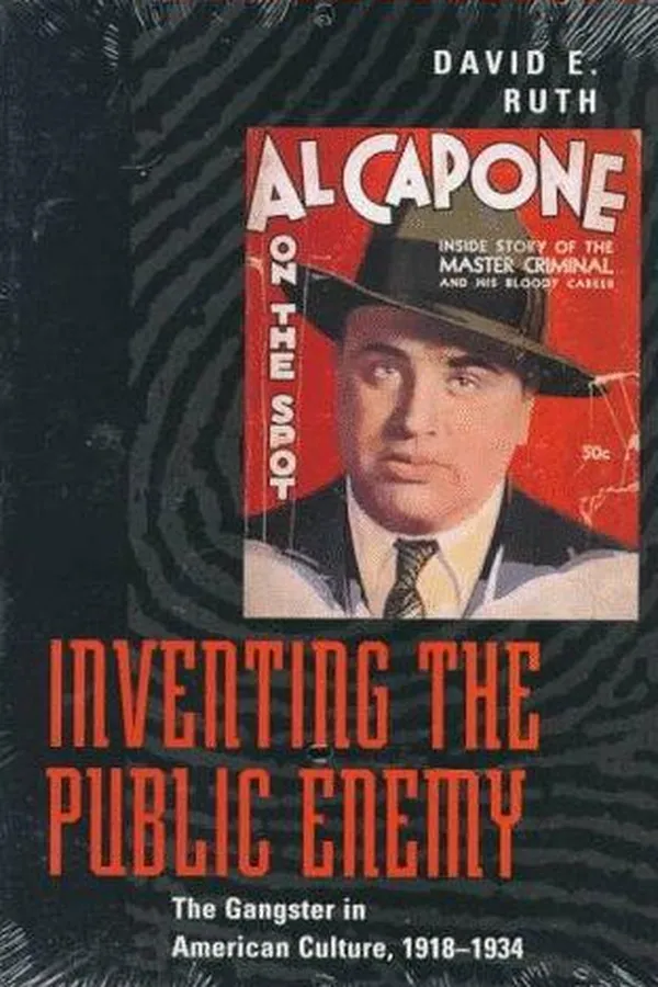 Capa de Inventing the public enemy
