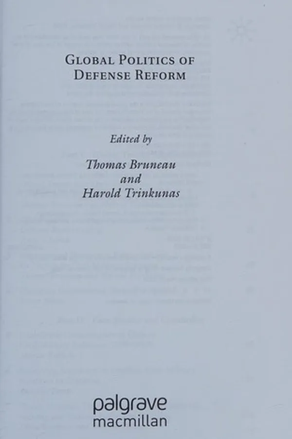 Capa de Global politics of defense reform