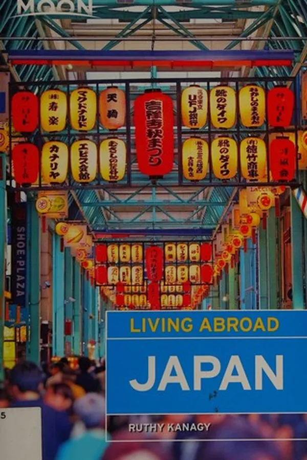 Capa de Living abroad in Japan