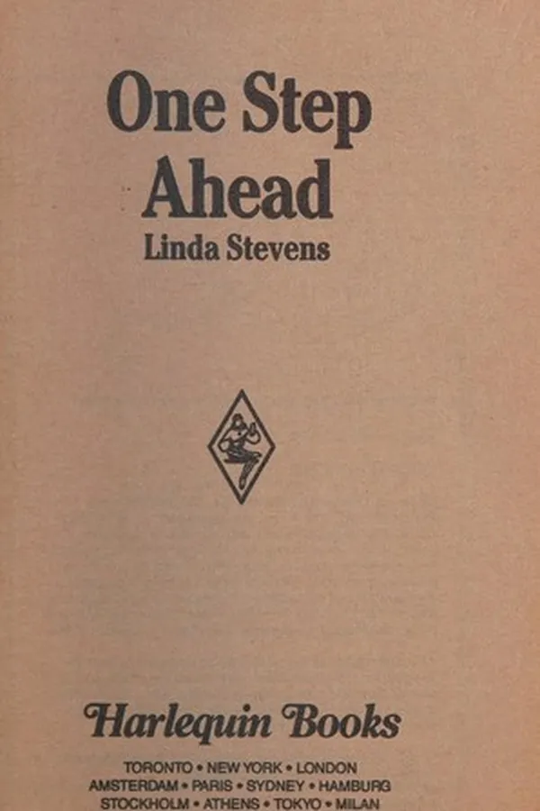 Capa de One Step Ahead
