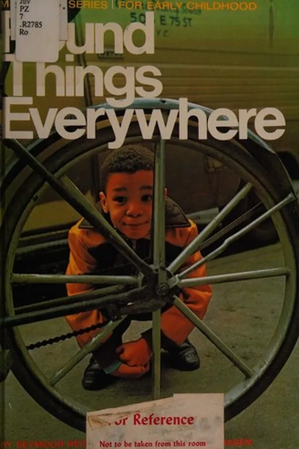 Cover of Round things everywhere