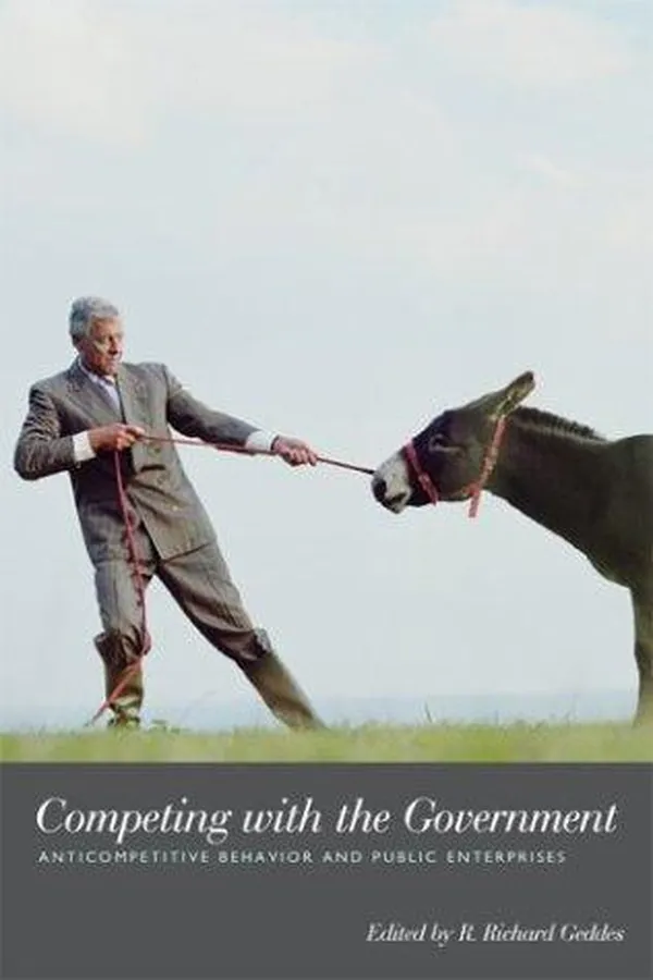 Capa de Competing with the government
