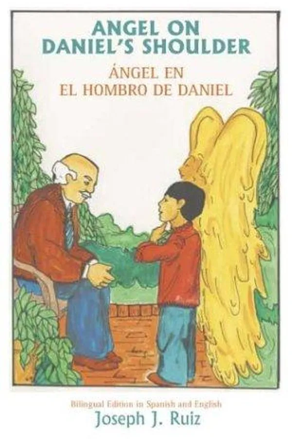 Capa de Angel on Daniel's shoulder
