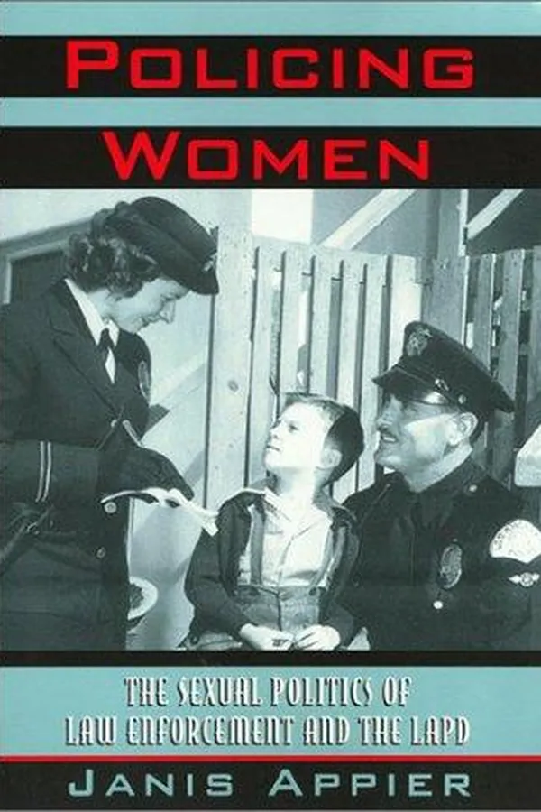 Capa de Policing women