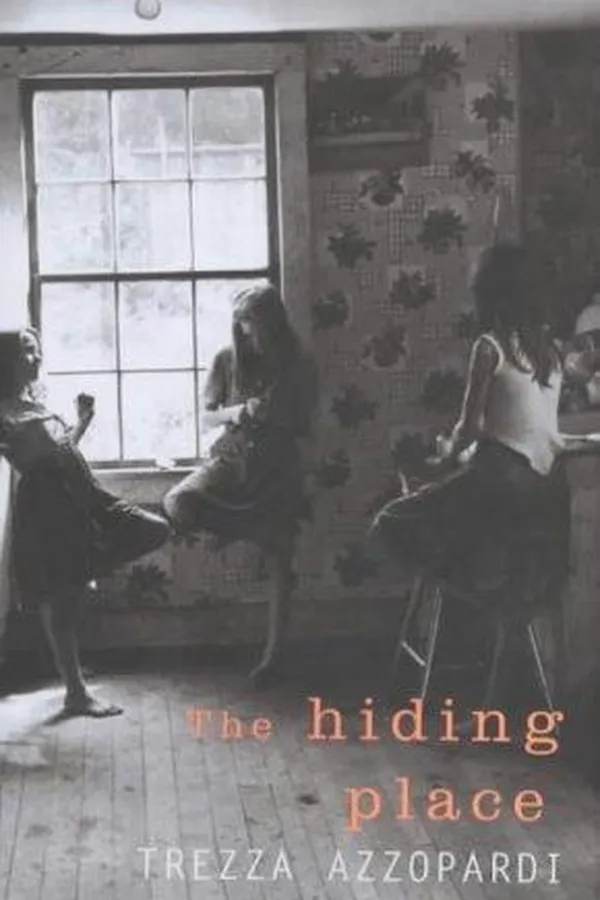 Capa de The hiding place