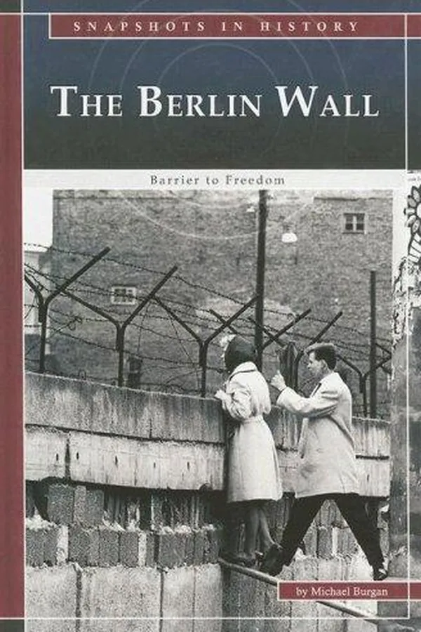 Capa de The Berlin Wall