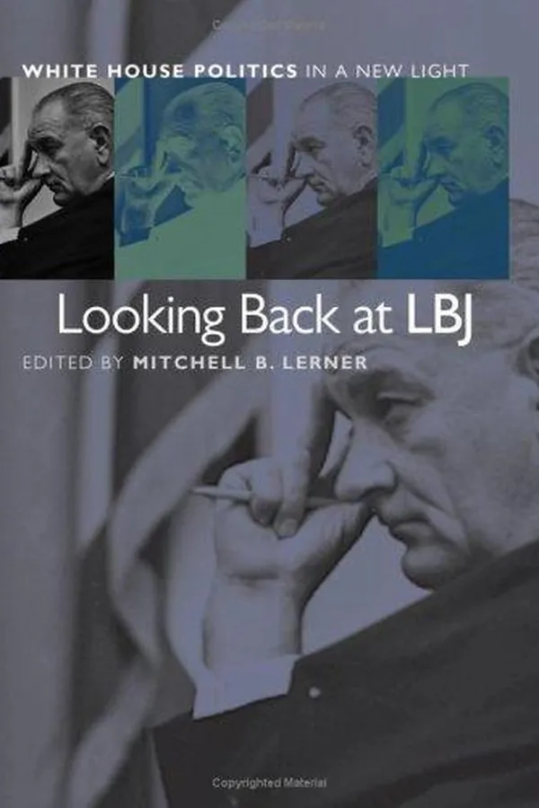 Capa de Looking back at LBJ
