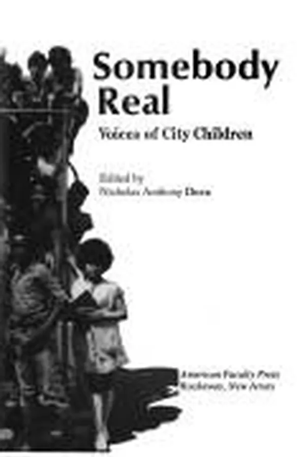 Capa de Somebody real; voices of city children