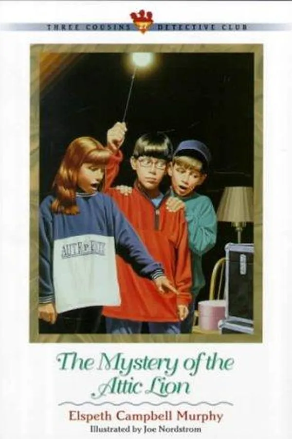 Capa de The Mystery of the Attic Lion (Three Cousins Detective Club) (No 27)