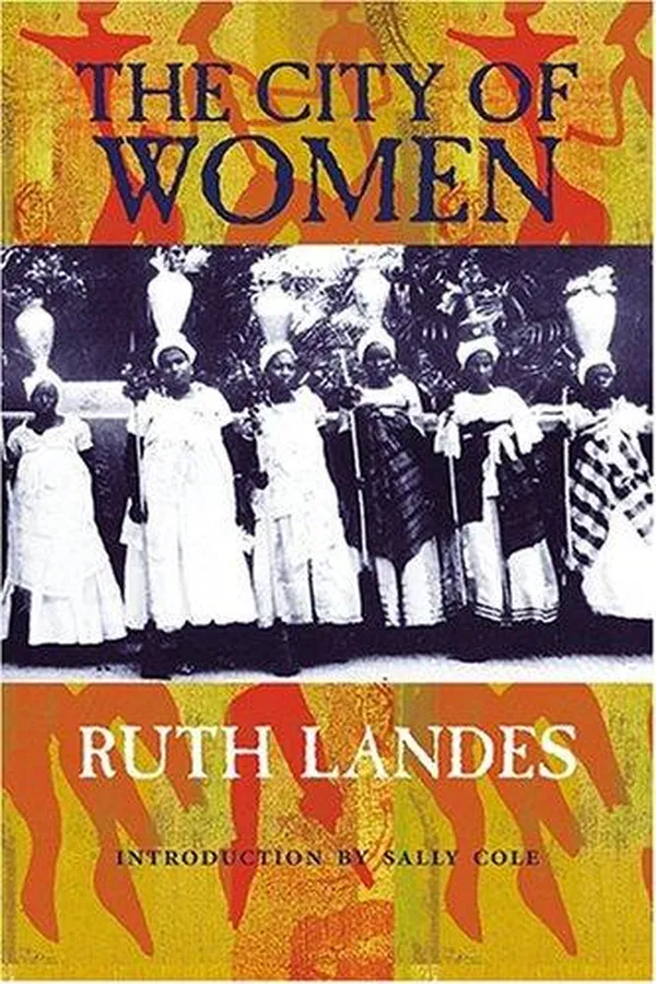Capa de The city of women