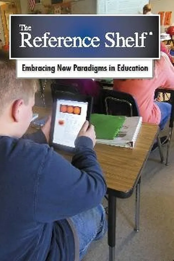 Capa de Embracing New Paradigms in Education