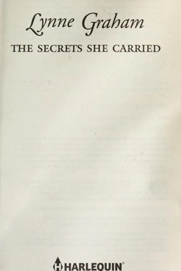 Capa de The Secrets She Carried