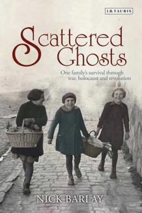 Capa de Scattered Ghosts One Familys Survival Through War Holocaust And Revolution