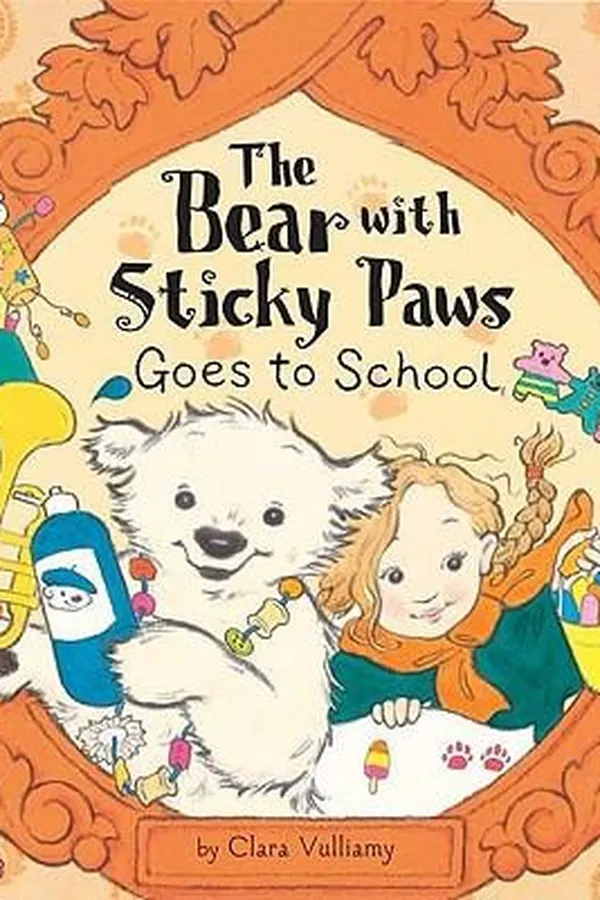 Capa de The Bear With Sticky Paws Goes To School