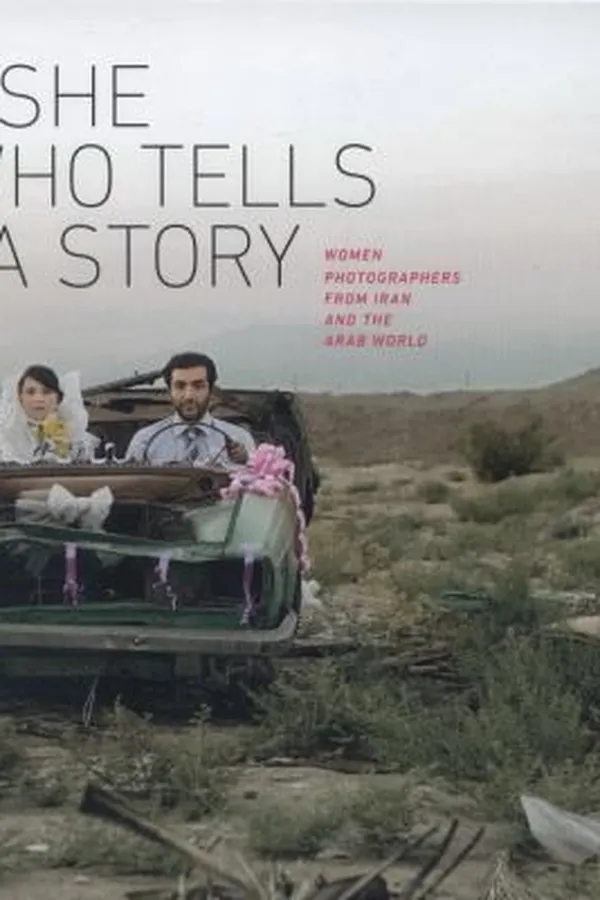 Capa de She Who Tells A Story Women Photographers From Iran And The Arab World
