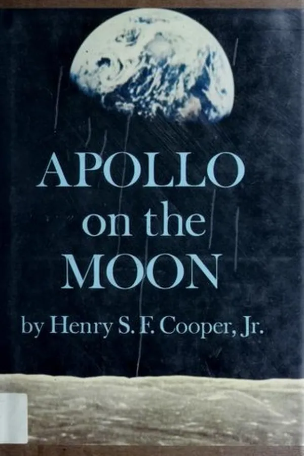 Capa de Apollo on the moon
