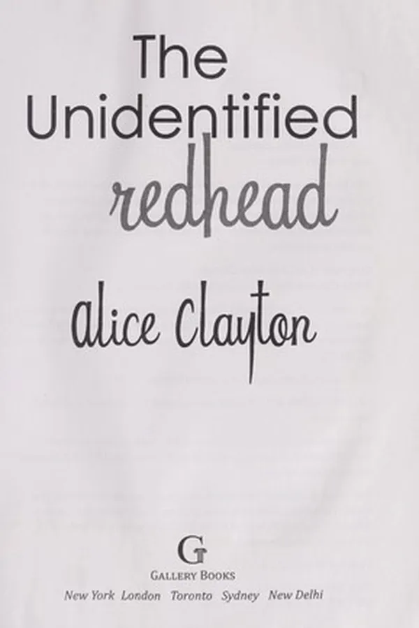 Capa de The unidentified redhead