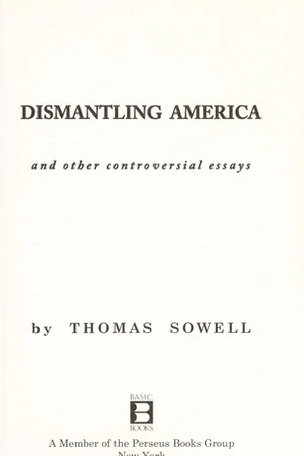Capa de Dismantling America