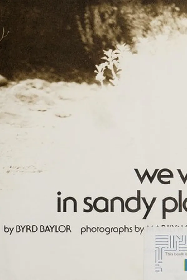Capa de We walk in sandy places