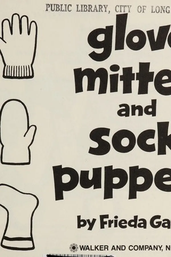 Capa de Glove, mitten, and sock puppets