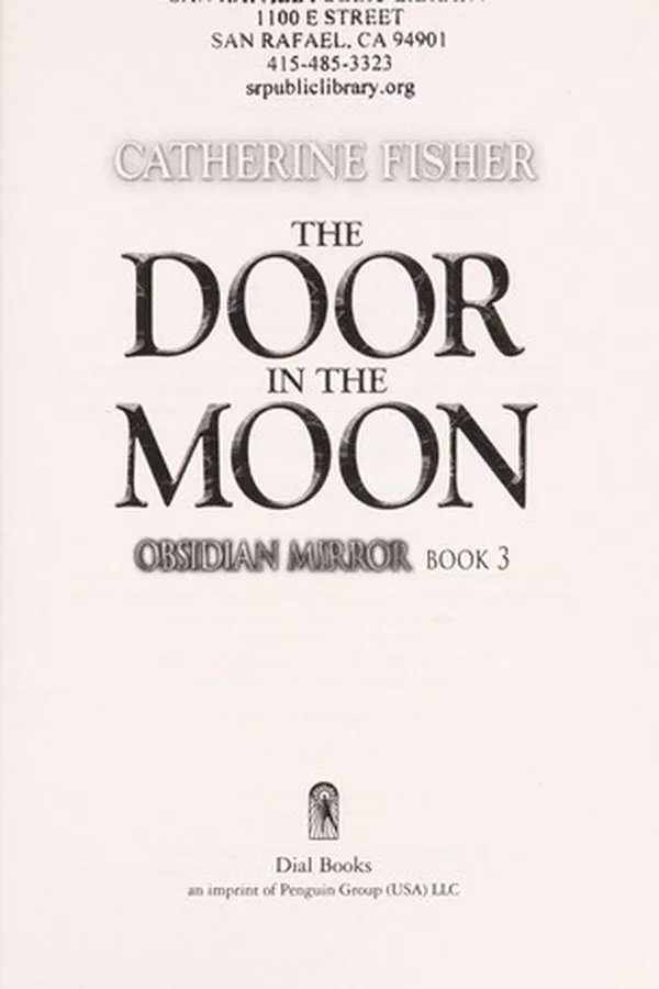 Capa de The door in the moon