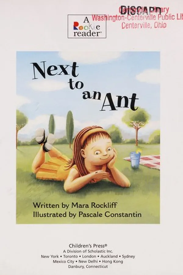 Capa de Next to an ant