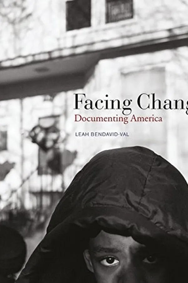 Capa de Facing Change: Documenting America